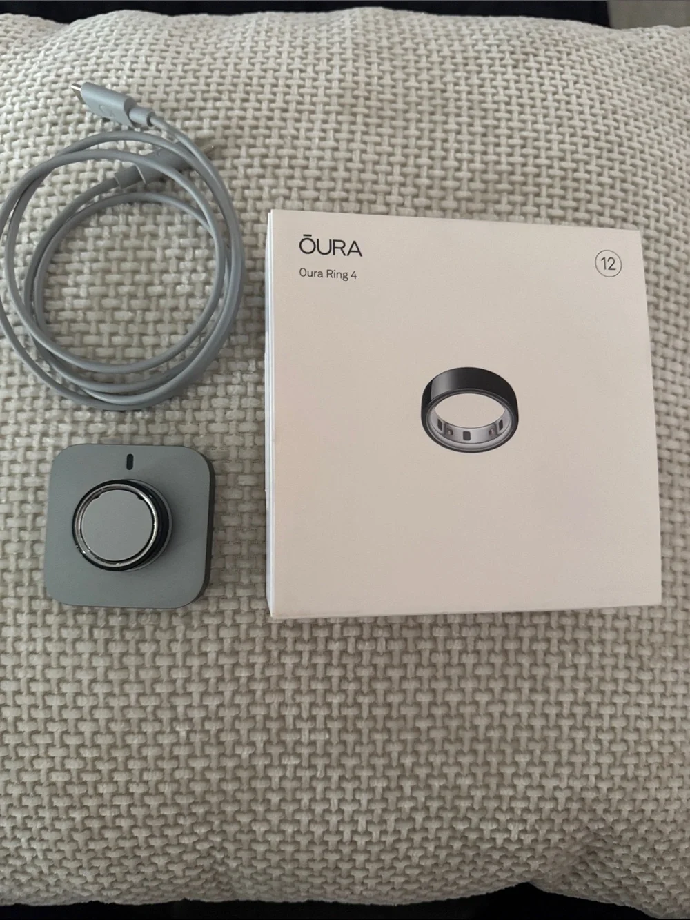 Oura Ring 4 Black with Gray Charger size 12